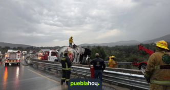 Derrame de combustible en la carretera federal Puebla–Orizaba, a la altura de Cuesta Blanca, municipio de Palmar del Bravo.