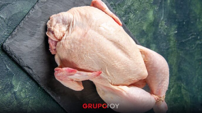 lavar el pollo crudo