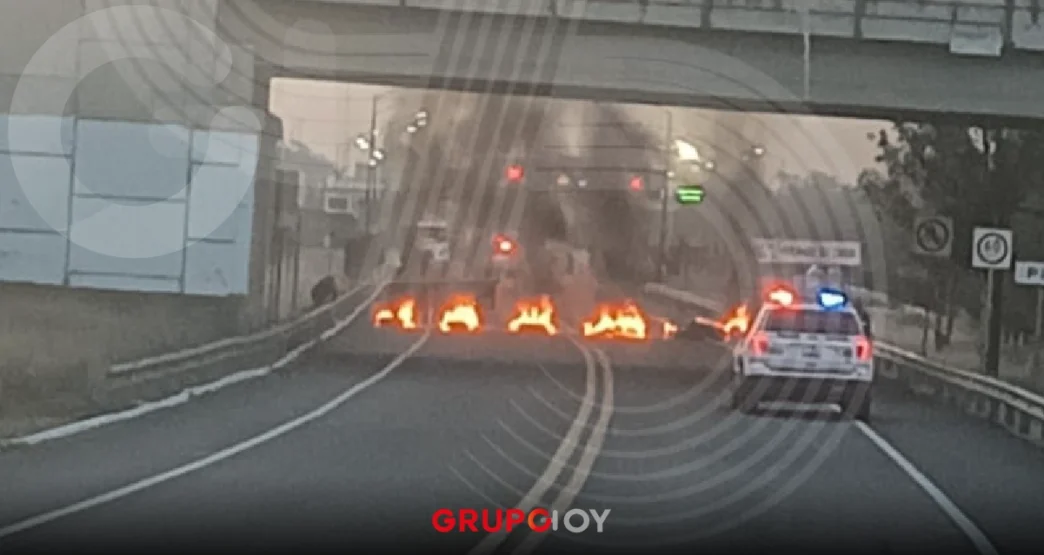 Arde la carretera de Puebla a Tlaxcala