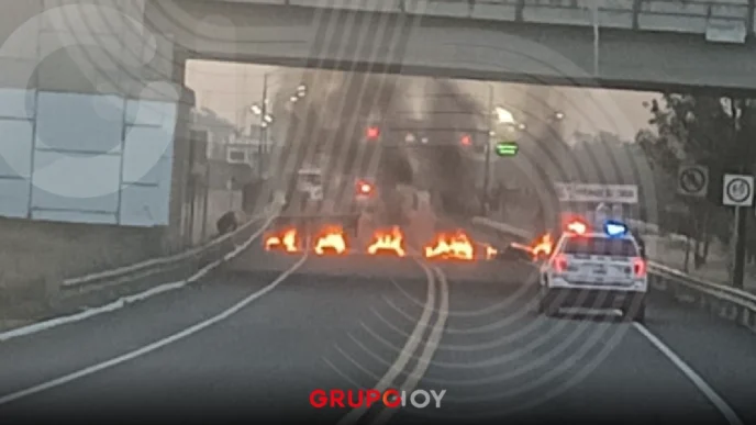 Arde la carretera de Puebla a Tlaxcala