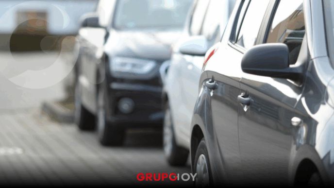 Apartado ilegal de estacionamiento persiste en el centro histórico de Tlaxcala