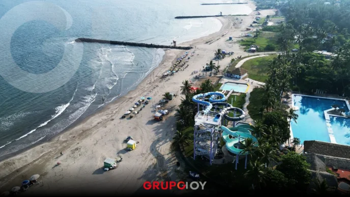 Veracruz arriesga a los turistas pidiendo visitar sus playas pese al derrame petrolero