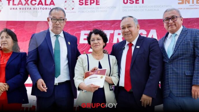 Autoridades de Tlaxcala honra la trayectoria de maestras y maestros en el Día del Maestro