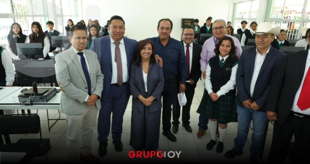 Lorena Cuéllar entrega moderno centro de cómputo en el CECyTE de Terrenate