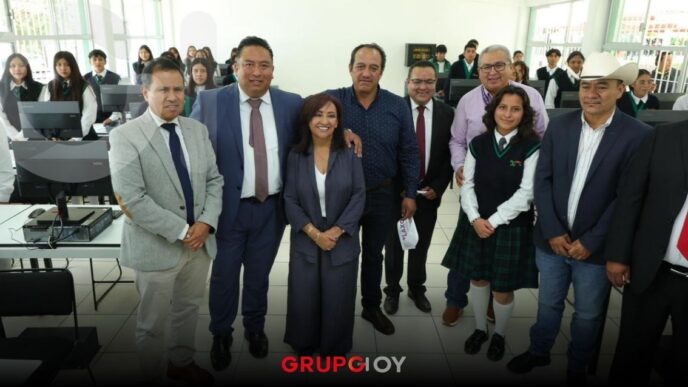 Lorena Cuéllar entrega moderno centro de cómputo en el CECyTE de Terrenate