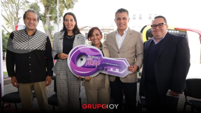 Lorena Cuéllar y Sectur presentan el Turibús que recorrerá los principales destinos de Tlaxcala