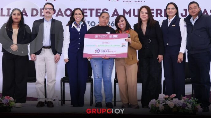 Lorena Cuéllar entrega 600 apoyos del programa Mujeres Jefas de Familia 2026