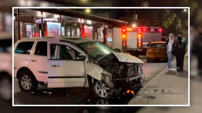 Automóvil choca contra un muro de la Semar en Iztapalapa