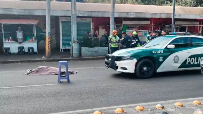 Joven mujer muere al caer de un camión en Tlalpan