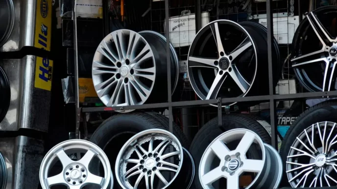 Gran aseguramiento de autopartes y placas robadas en cateo en la alcaldía Cuauhtémoc