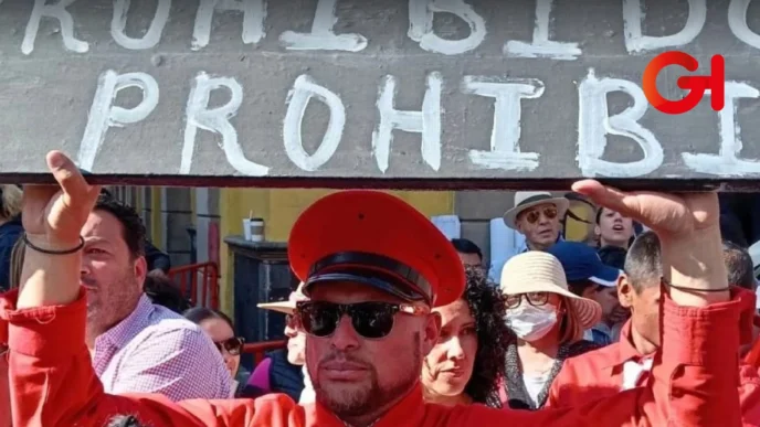 Policías enfrentan a manifestantes pro corridas de toros afuera del Congreso de la CDMX
