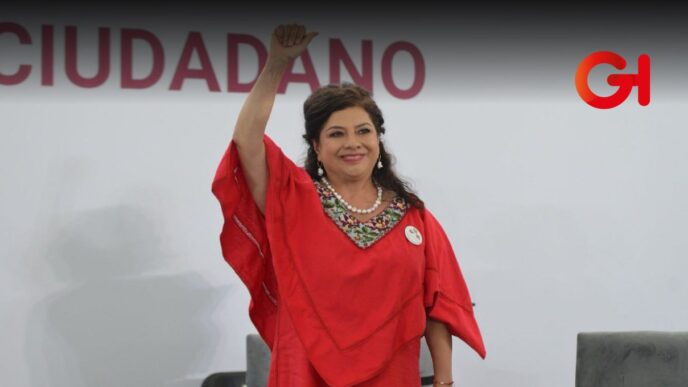 Clara Brugada atiende 800 solicitudes ciudadanas en su audiencia en el Zócalo