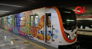 Barebacking es la nueva tendencia de la Generación Z que consiste en viajar en transporte público sin distracciones digitales.