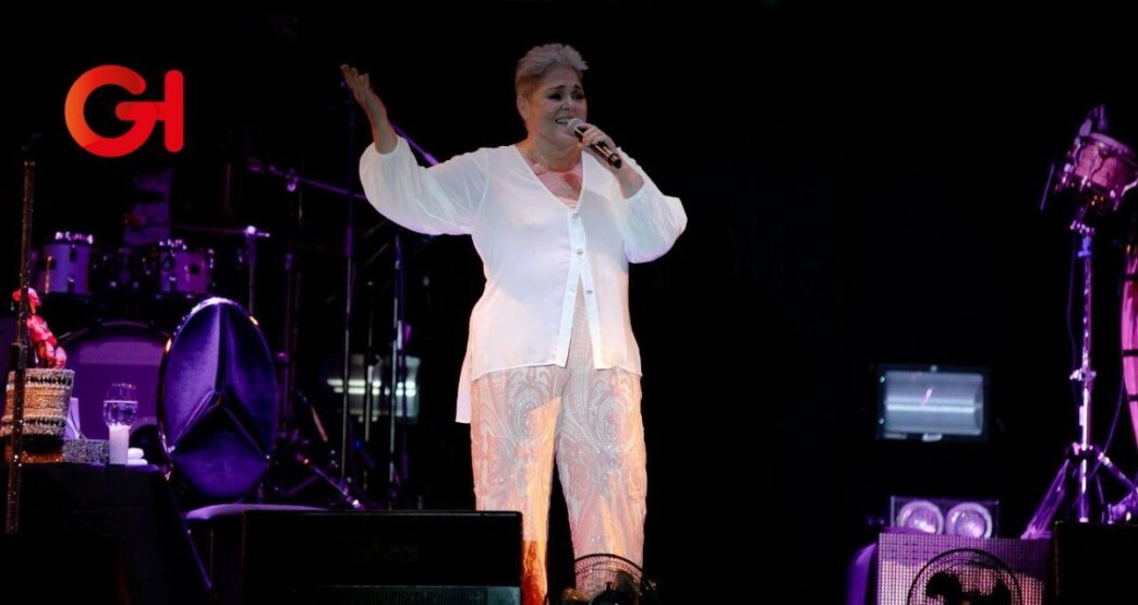 Acaríciame... Lupita D'Alessio le canta a las mamás el 10 de mayo en el Zócalo