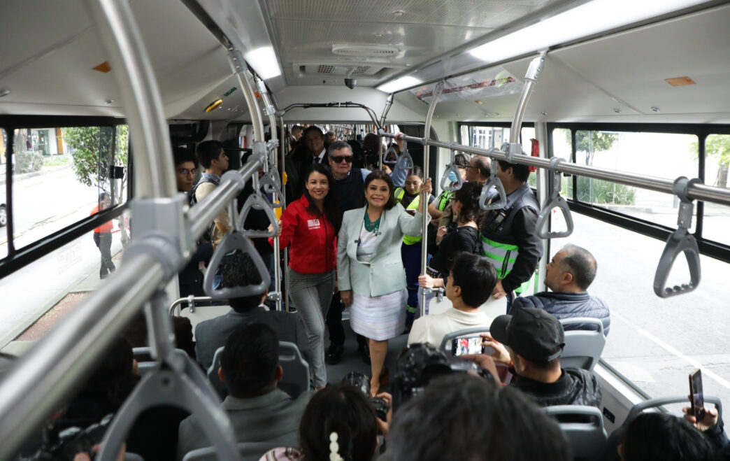 Clara Brugada presenta nuevas unidades de Metrobus