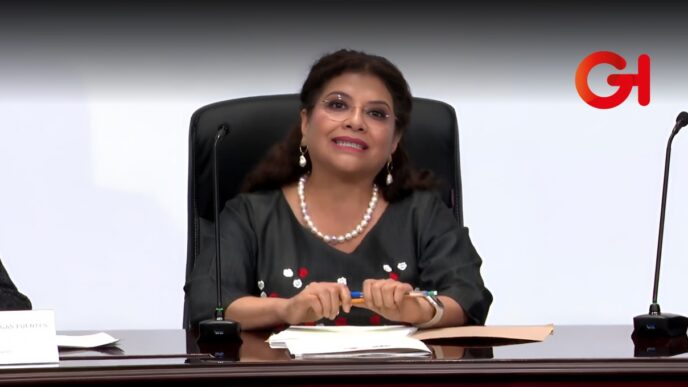 Clara Brugada presenta iniciativa para aumentar la sanción contra franeleros de la CDMX