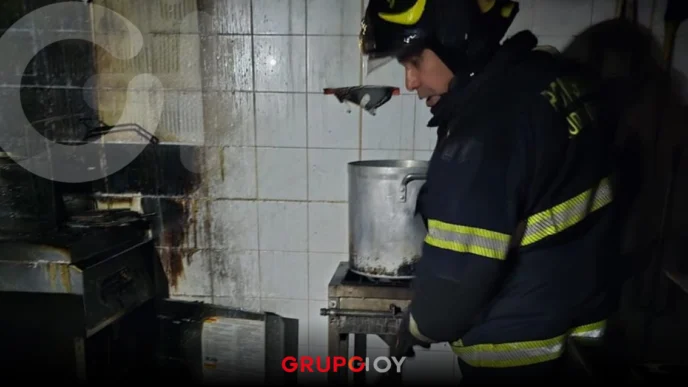 Panadería se incendia en Parque Delta y provoca caos