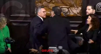 Gerardo Fernández Noroña y 'Alito' Moreno se enfrentan a empujones en el Senado