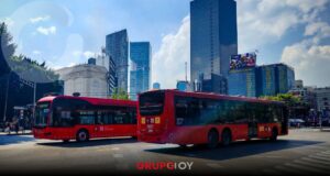 Choque de dos unidades del Metrobús deja 12 heridos