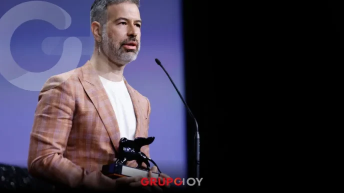 El mexicano David Pablos gana en la Bienal de Venecia 2025 con 'En El Camino'