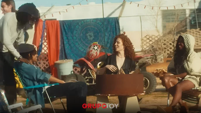 'Hold My Hand' se convierte en la canción del verano 2025 de TikTok