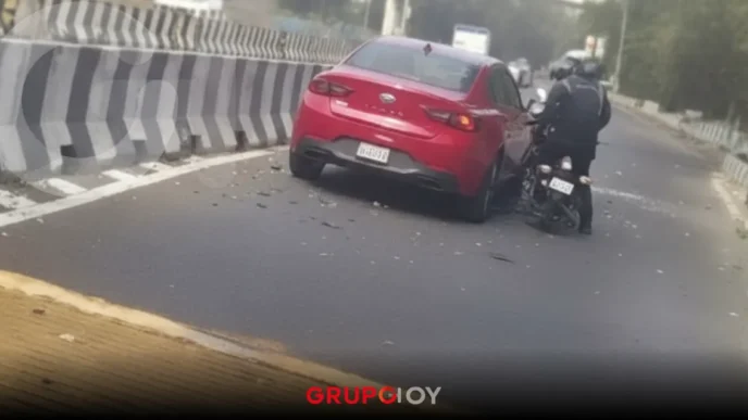 motociclistas evaden caseta de cobro