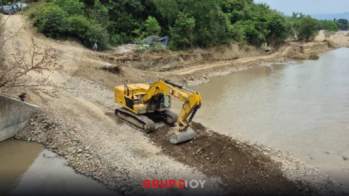 Hidalgo refuerza labores de limpieza y rescate con 92 máquinas pesadas