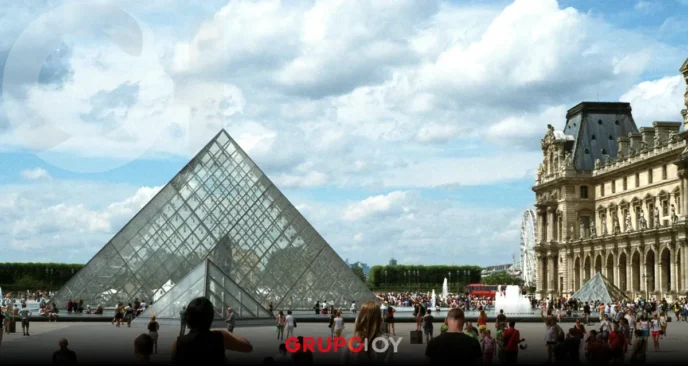 Roban joyas de Napoleón y Eugenia en el museo de Louvre