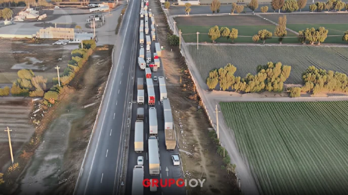 Puebla colapsa ante bloqueos carreteros contra la ley de aguas