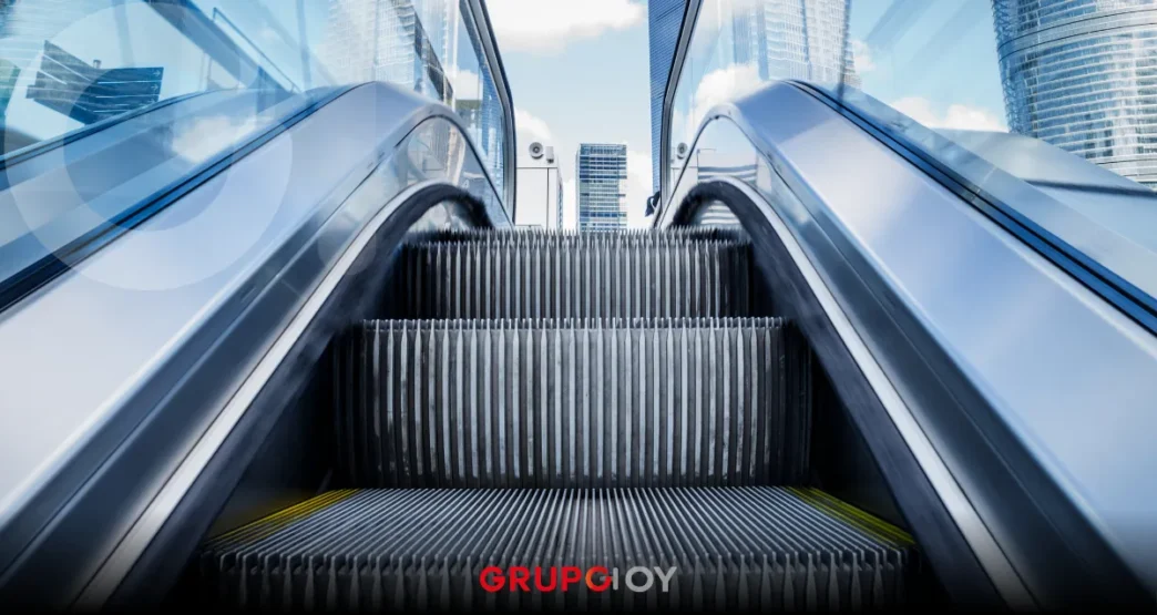 Autoridades sustituyen las escaleras electricas del metro