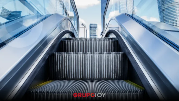 Autoridades sustituyen las escaleras electricas del metro