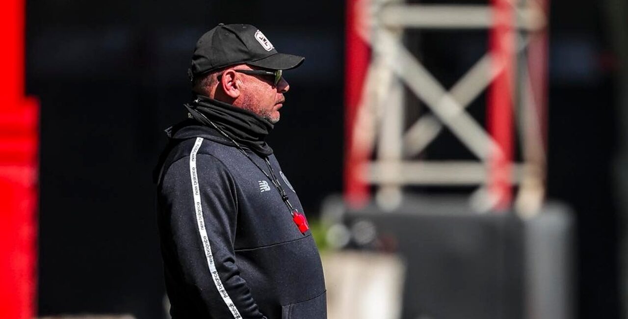 ¿Cuántas veces y de qué clubes ha sido director técnico Antonio Mohamed?