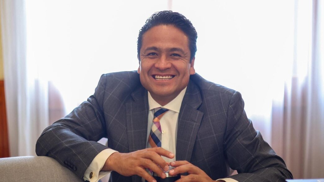 Presidente municipal de Chignahuapan, en polémica por fajo de billetes