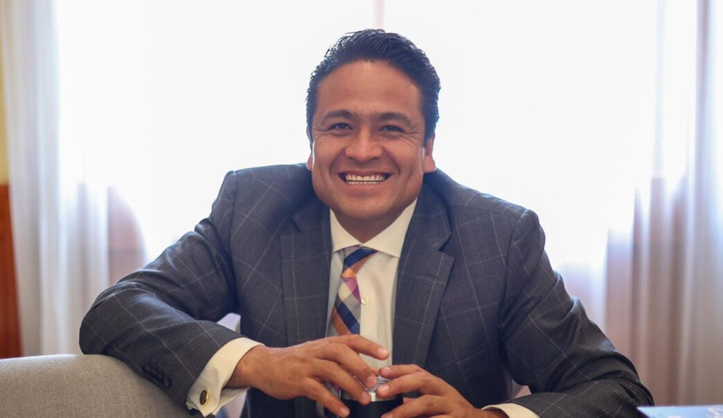 Presidente municipal de Chignahuapan, en polémica por fajo de billetes