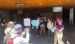 Trabajadores cierran taquillas de la Cineteca Nacional en protesta por condiciones laborales