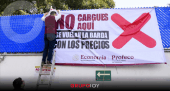 Profeco coloca lonas a gasolineras 'que se vuelan la barda' en precios que también tiene Pemex