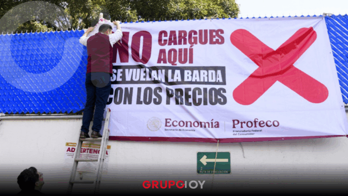 Profeco coloca lonas a gasolineras 'que se vuelan la barda' en precios que también tiene Pemex