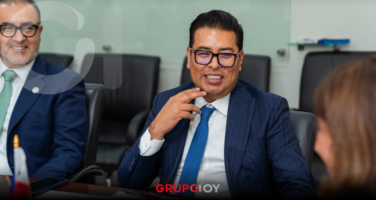Néstor Camarillo necesitó en 2025 de asesores sin experiencia por 987 mil pesos