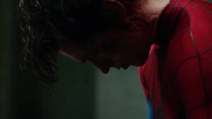 Tom Holland interpreta a Spider-Man en una escena promocional de Spider-Man: Brand New Day, película que recibió sus primeras críticas antes del estreno.