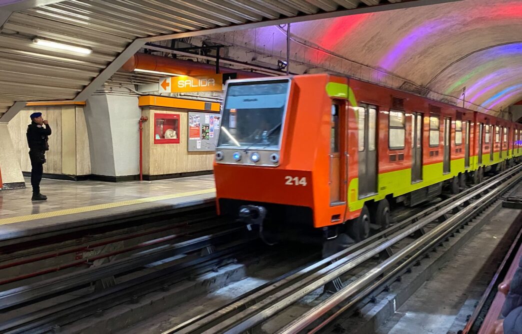 ¿Qué está pasando en la Línea 3 del Metro CDMX? Reportan humo y trenes detenidos hasta por 15 minutos