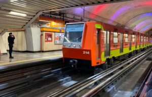 ¿Qué está pasando en la Línea 3 del Metro CDMX? Reportan humo y trenes detenidos hasta por 15 minutos