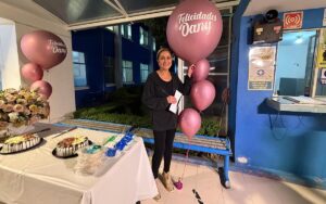 Daniela Romo cumple 67 años trabajando: así la sorprendieron en el set