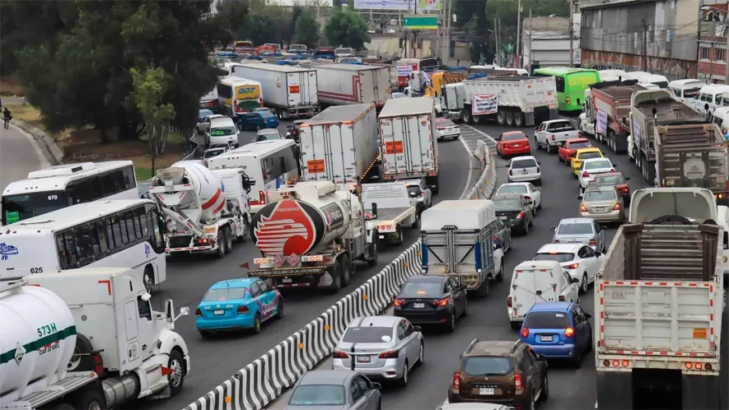 Marchas y bloqueos HOY 25 de agosto en CDMX: calles cerradas y horarios