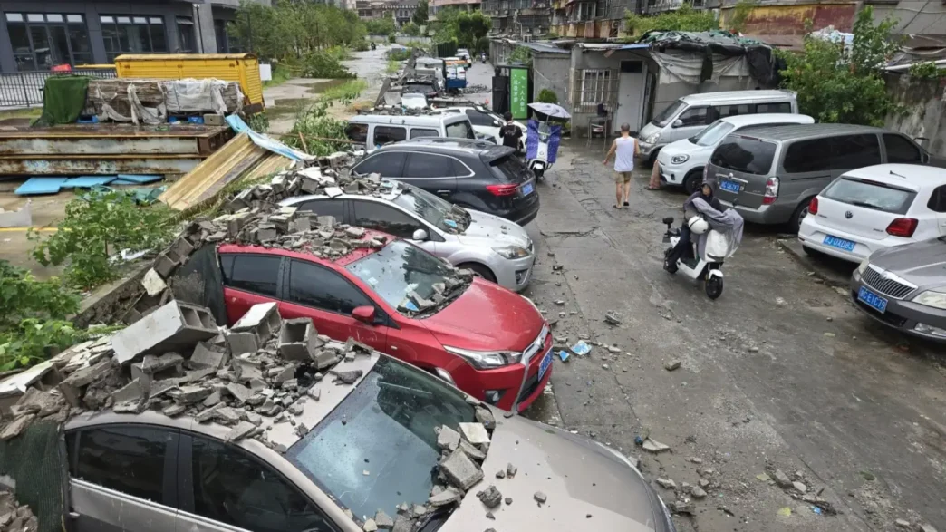 Tifón Dolphin deja 1.6 millones de evacuados y récord de lluvias en China