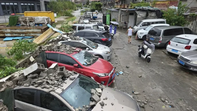 Tifón Dolphin deja 1.6 millones de evacuados y récord de lluvias en China