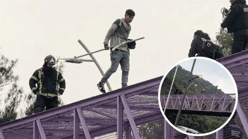 Rescatan a joven que se trepó a puente en Iztapalapa; cerraron Zaragoza